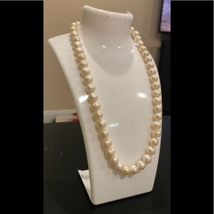 Costume pearl necklace